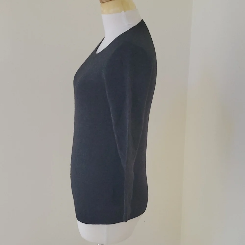 Ann Taylor XS cashmere crew sweater .
